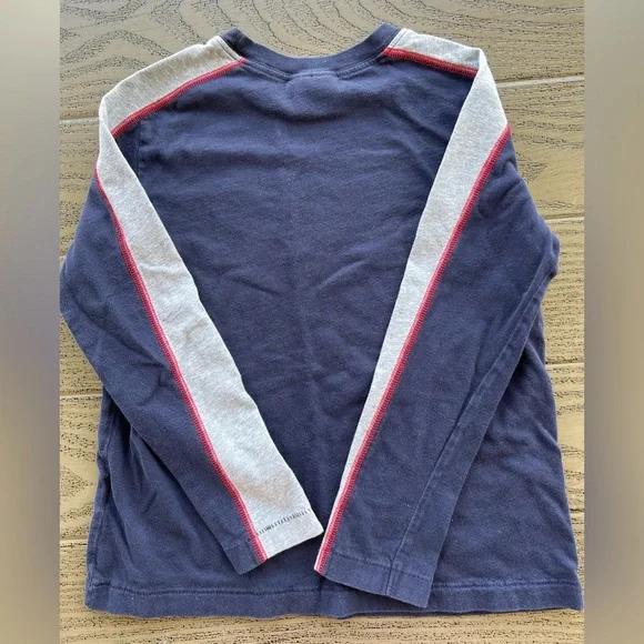 Hanna Andersson: Navy Long Sleeve Shirt w/ Red Truck Motif: Size 6-7 - Picture 2 of 5